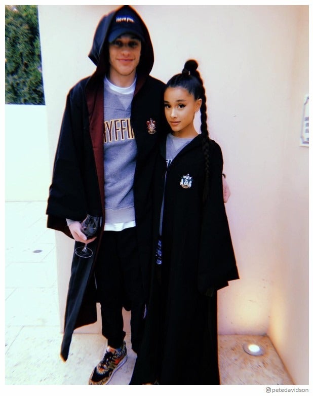 アリアナ・グランデと交際報道のピート・デヴィッドソン「ハリポタ」コスで2ショット初公開