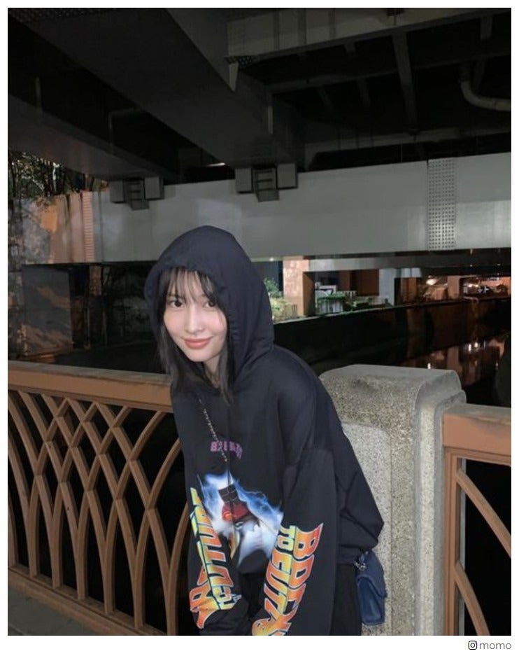 TWICEモモ、お忍びディズニー・サイクリングなど日本満喫写真に反響「遭遇したい」「可愛すぎる」