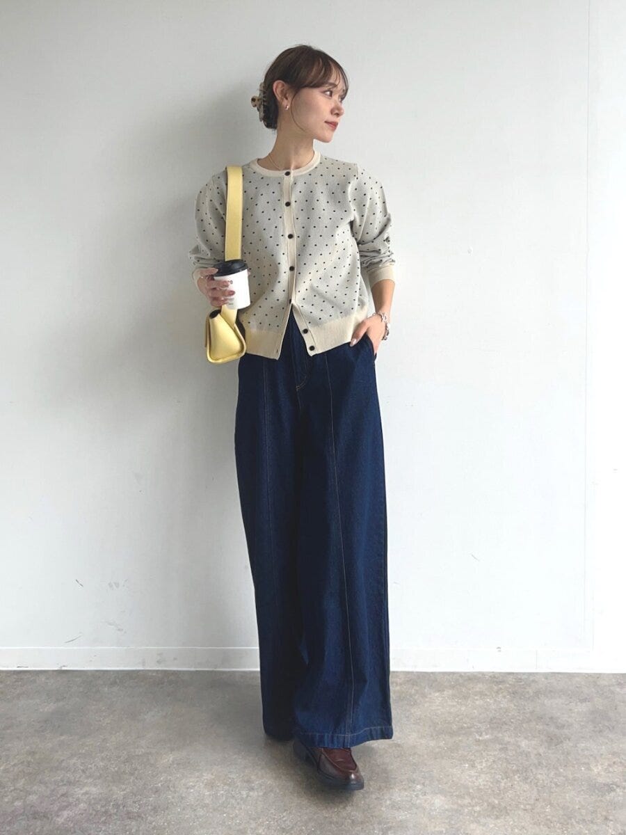 2026春大人女性おすすめワイドデニムドットカーディガンコーデ
