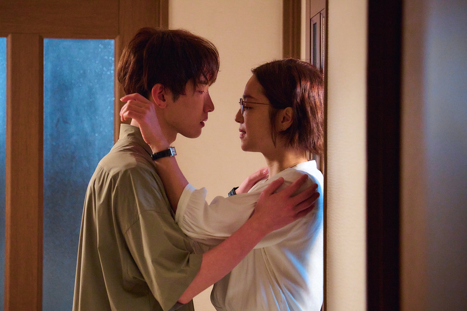 「青島くんはいじわる」Snow Man渡辺翔太＆中村アン、インスタライブ実施決定 “胸きゅん”密着カットも公開