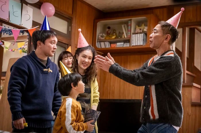 (左から)濱田岳、見上愛、石塚陸翔、筒井真理子、木梨憲武「春になったら」第6話より(C)カンテレ