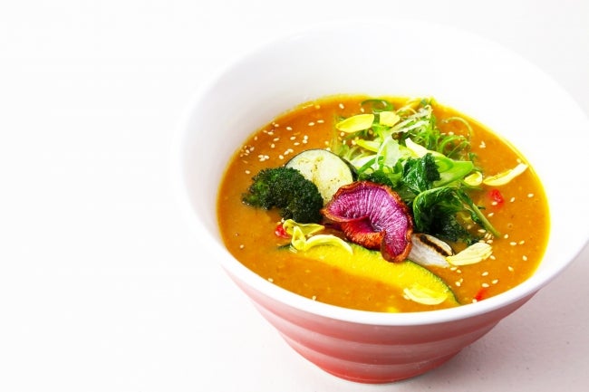 エスプーマ仕立ての季節の野菜うどん／画像提供：フードビジネスコンサルタント