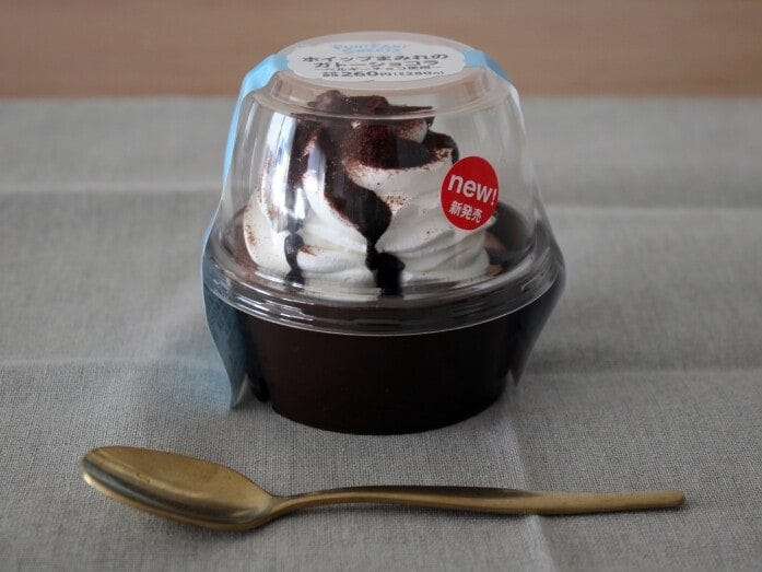 高さのある容器に、ホイップがたっぷり！