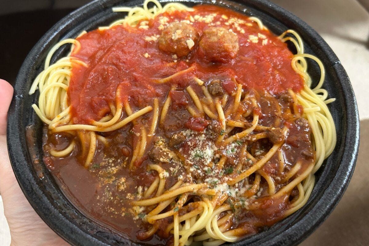 ローソン「合わせすぎ！ミートソース＆トマトガーリックパスタ」
