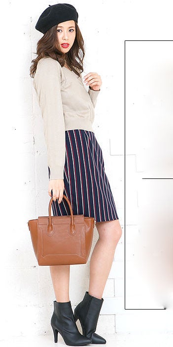 レジメンストライプ柄タイトスカート「神戸レタス」2590円（税込）／画像提供：神戸レタス