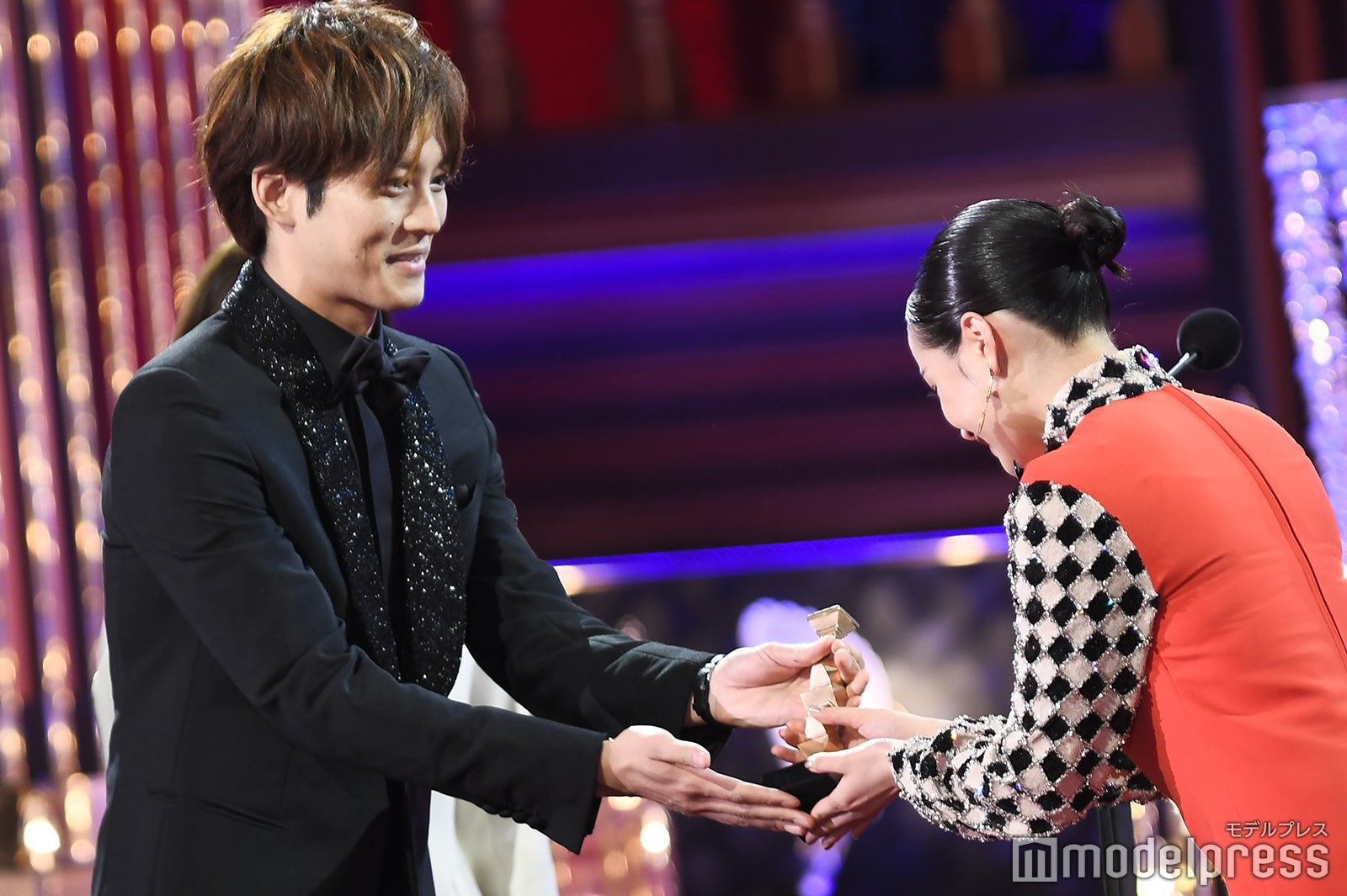 松坂桃李、広瀬すず（C）モデルプレス