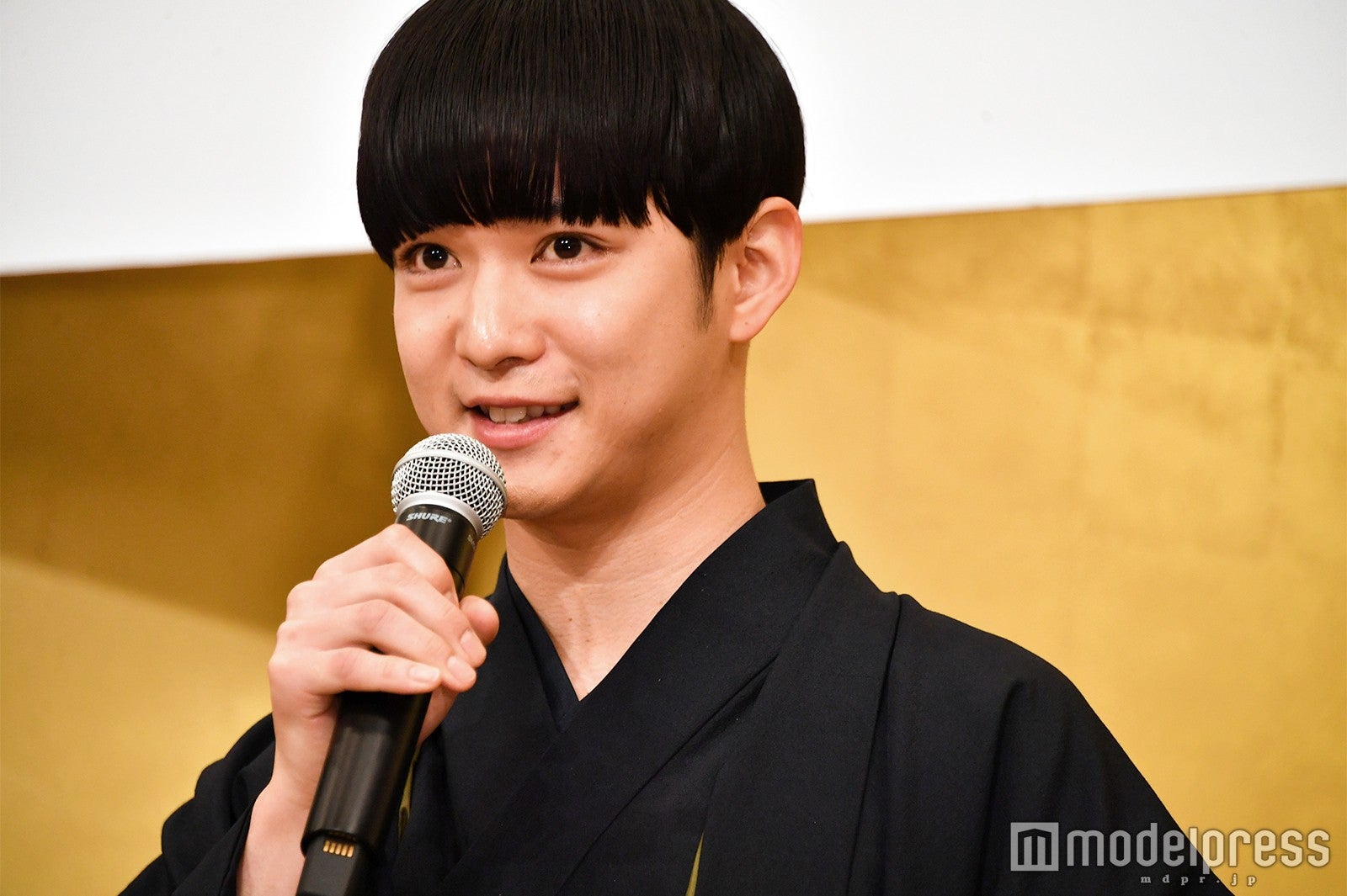 千葉雄大 アイドル顔負け対応で山田涼介を圧倒 ぱっつん前髪で登場 もみ消して冬 モデルプレス 千葉雄大 アイドル顔負け対応で山田涼介を圧倒 ぱっつん前髪で登場 もみ消して冬 モデルプレス