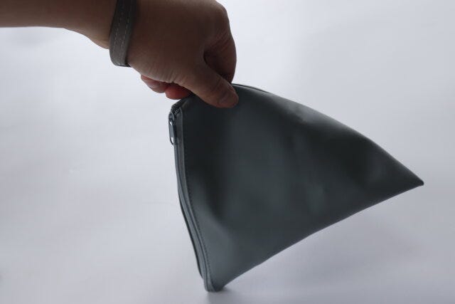 セリア　トライアングルバッグ