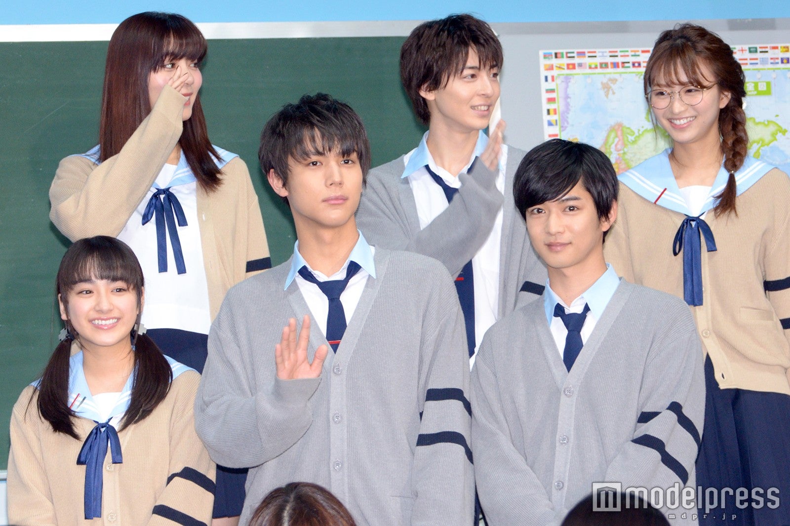 前列左から：平祐奈、中川大志、千葉雄大／後列左から：池田エライザ、高杉真宙、岡崎紗絵 （C）モデルプレス