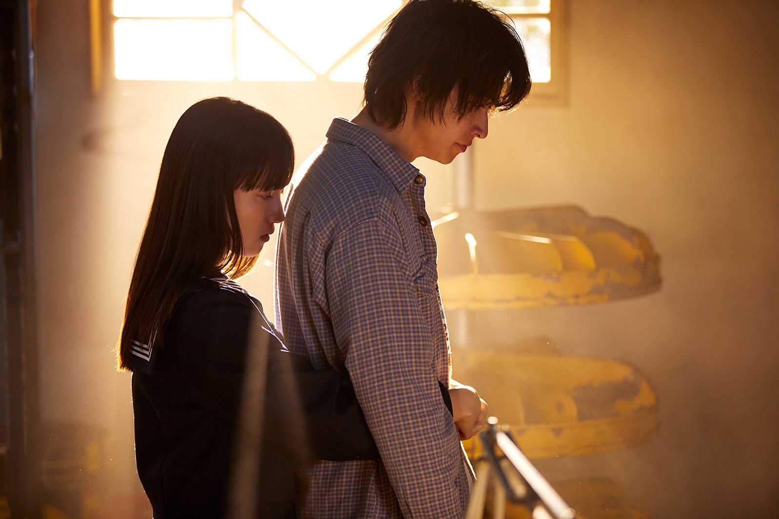 清原果耶、山崎賢人（C）2021「夏への扉」製作委員会