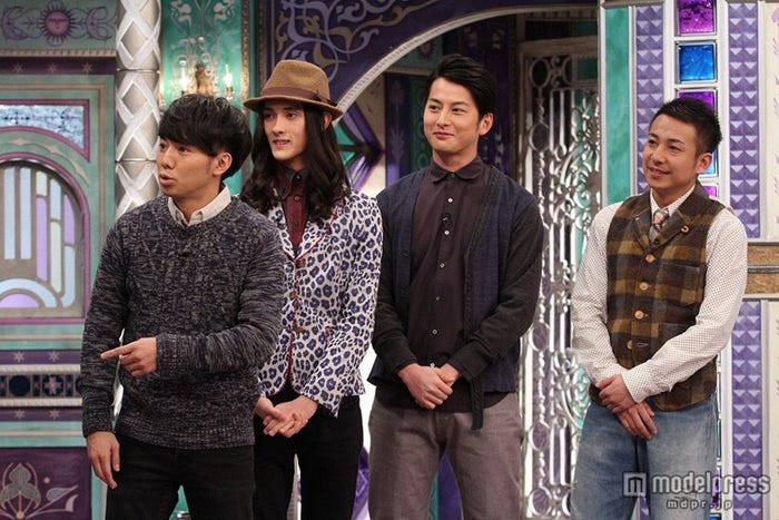 左から:綾部祐二、栗原類、石黒英雄、坪倉由幸/画像提供:関西テレビ