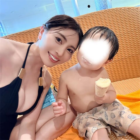 伝説のグラドル・森咲智美、家族みんなでプール満喫「これからの夏もたくさん行きたいな」