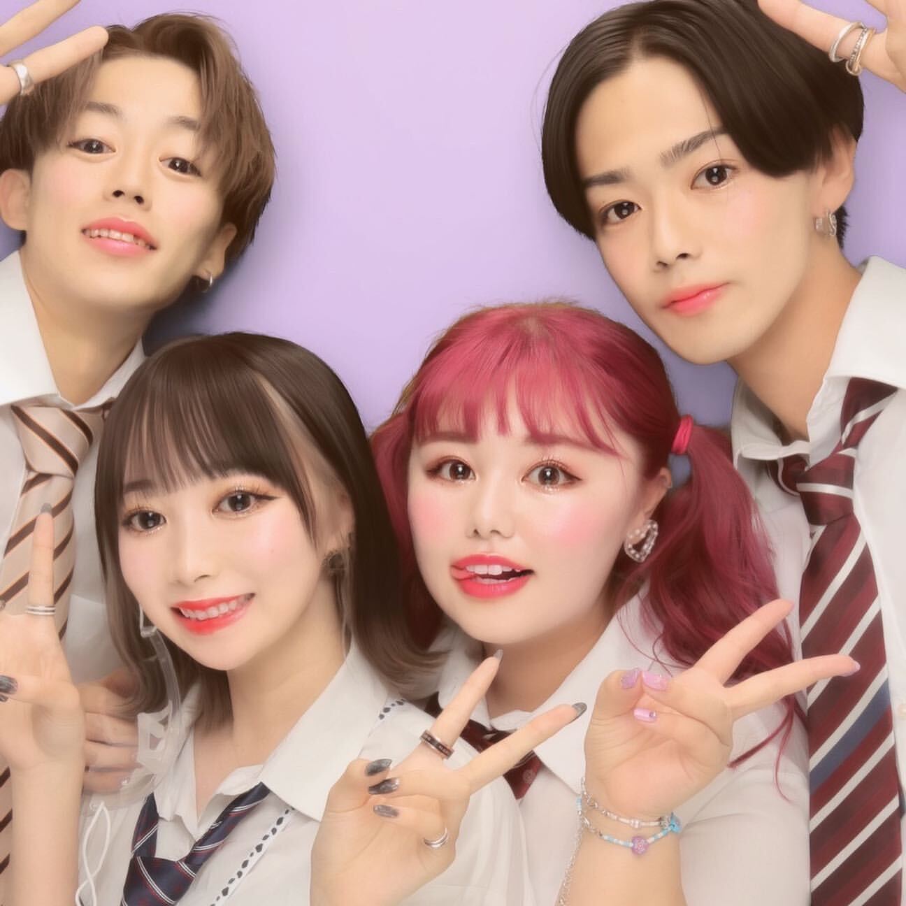 コムドット＆くれいじーまぐねっと、制服プリクラ公開 豪華コラボに「ラブラブ」「可愛すぎ」と反響続々