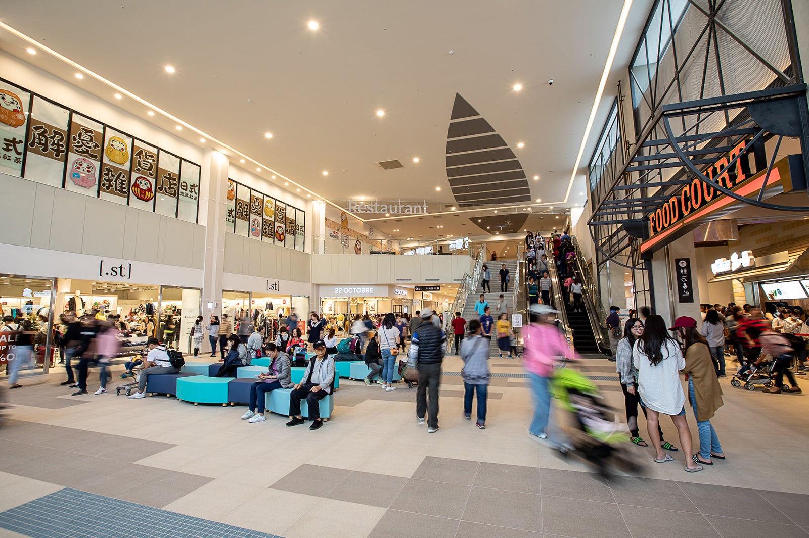 エンクローズドモール／画像提供：三井不動産