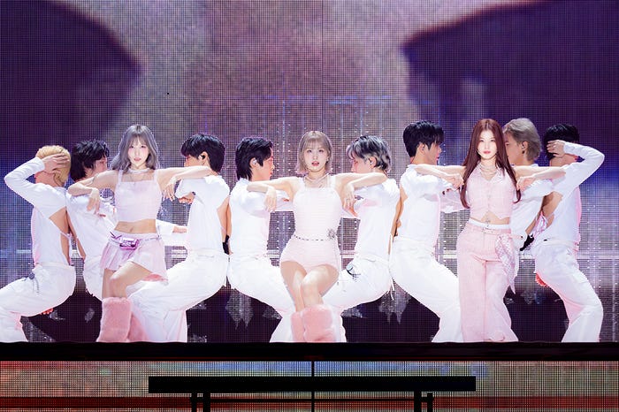 ミナ、モモ、サナ/撮影:田中聖太郎