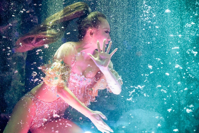 倖田來未 滞在型ホールツアー完走 水中から登場の衝撃幕開けも モデルプレス