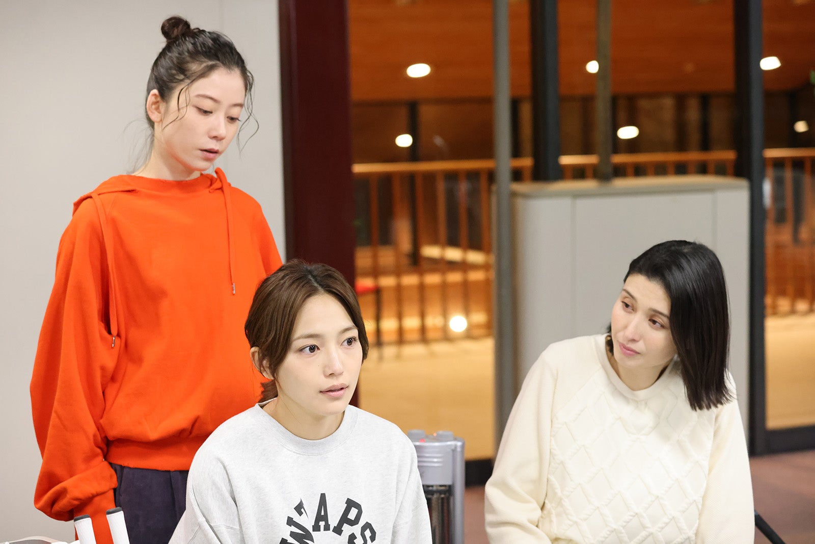 SUMIRE、川口春奈、橋本マナミ「アンサンブル」第9話（C）日本テレビ