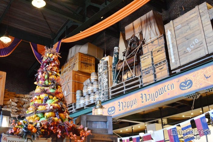店内のハロウィーン装飾/東京ディズニーシー「セイリングデイ・ブッフェ」