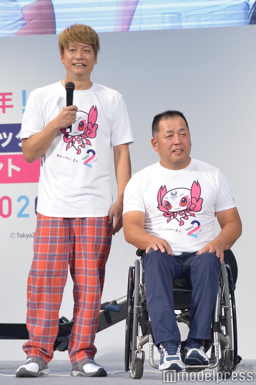 ボート対決を終えた香取慎吾、前田大介選手 （C）モデルプレス