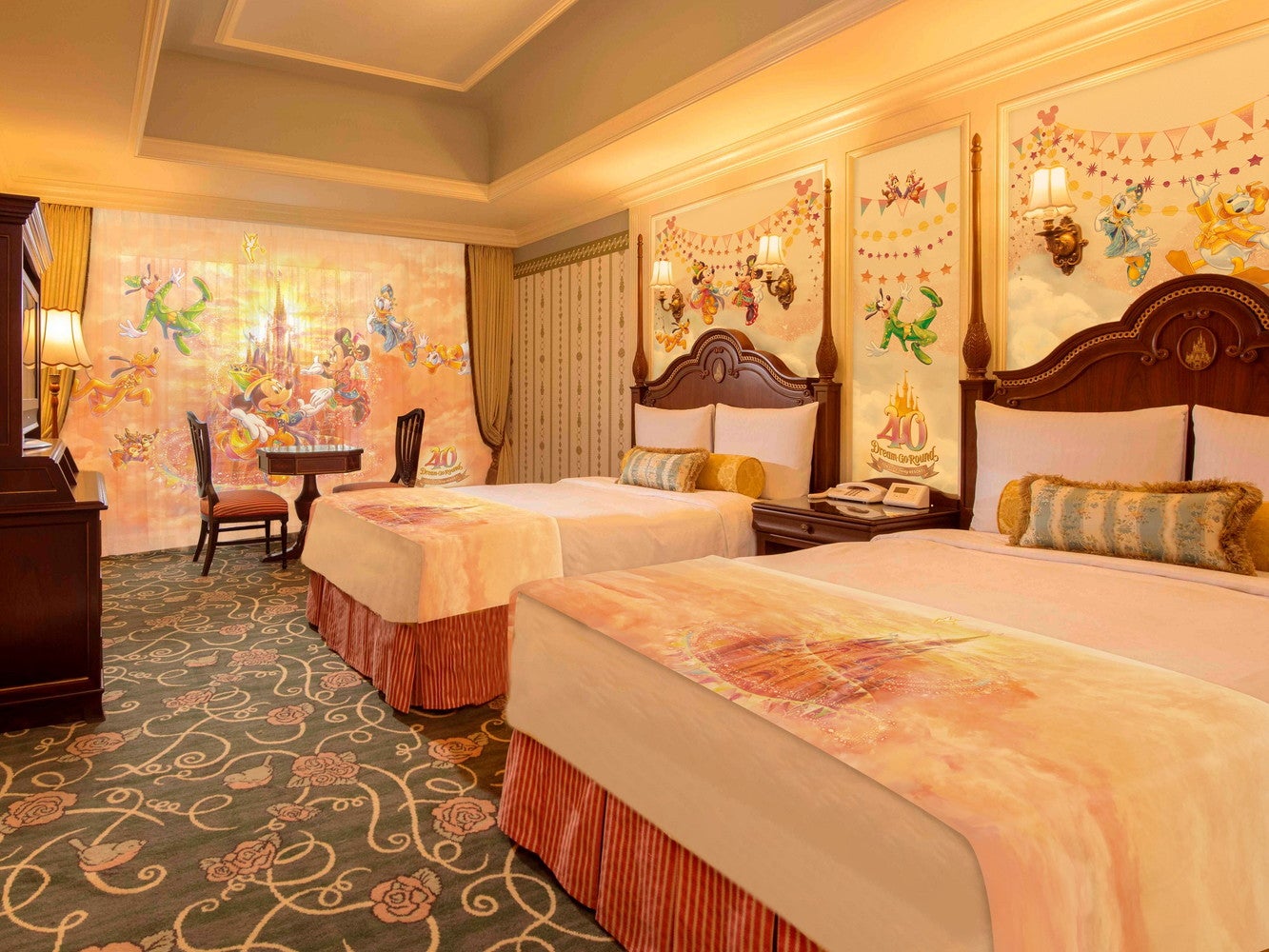 東京ディズニーランドホテル 東京ディズニーリゾート40周年“ドリームゴーラウンド”スペシャルルーム（C）Disney