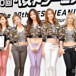 「ベストジーニスト2013 国際部門」を受賞した少女時代(左から:テヨン、ジェシカ、サニー、ソヒョン、ユナ、ヒョミン、ユリ)