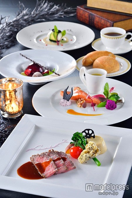 TDS：「マゼランズ」ディズニーヴィランズのカラーを取り入れたヴィランズスペシャルコース￥8020（C）Disney