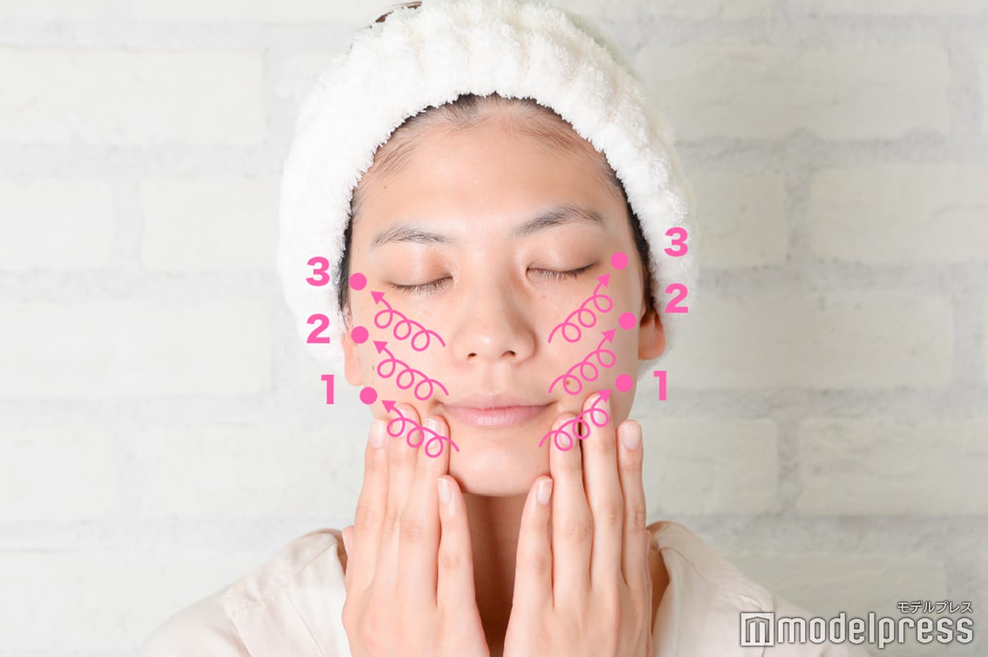 内側かららせん状にマッサージ(C)モデルプレス