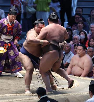 高安が伯乃富士下し9勝目、安青錦に1差追走「ペースを握れている」悲願の初優勝へ自然体【大相撲】