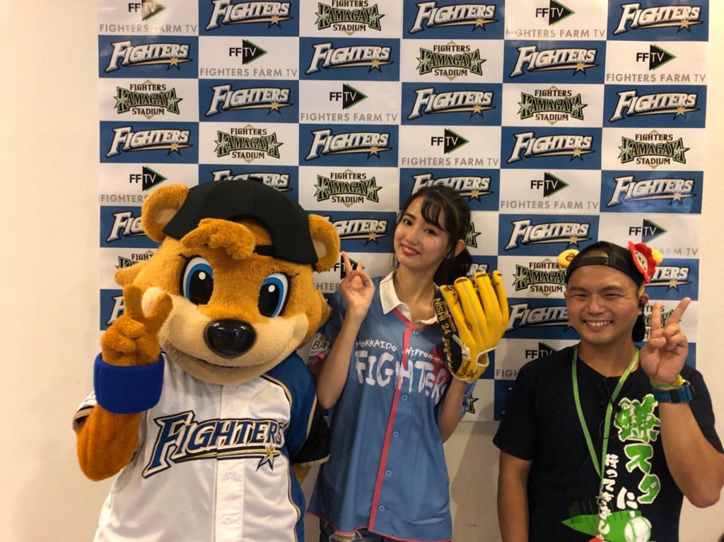 黒木麗奈（中央）（提供写真）