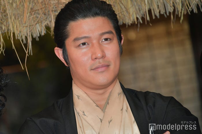 鈴木亮平 (C)モデルプレス