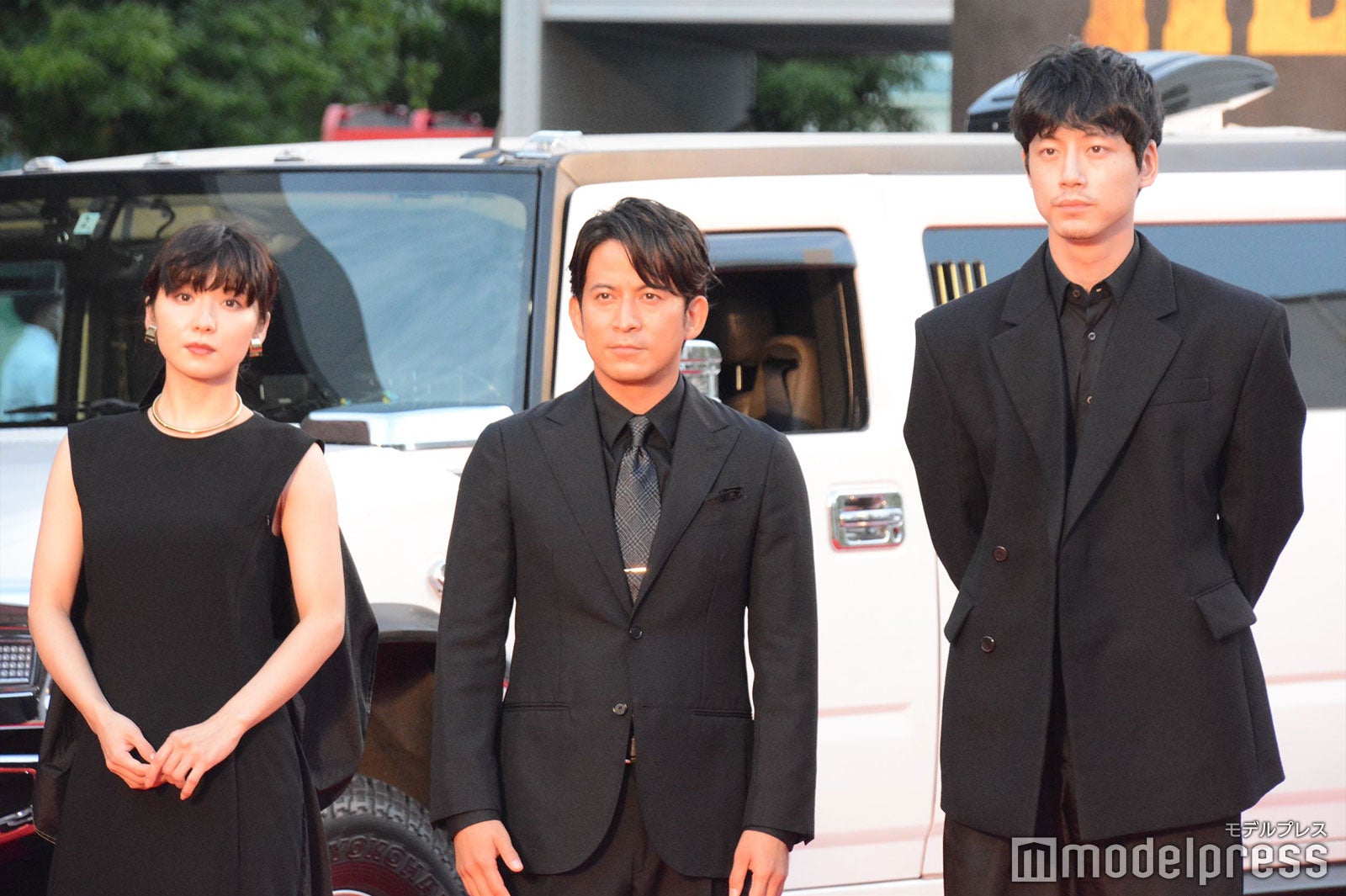 （左から）松岡茉優、岡田准一、坂口健太郎 （C）モデルプレス