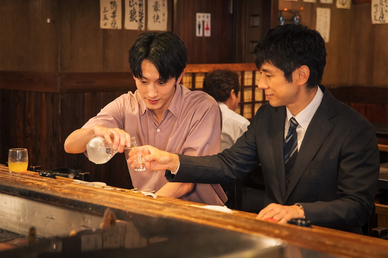 杉野遥亮、西島秀俊／「ユニコーンに乗って」第9話より（C）TBS