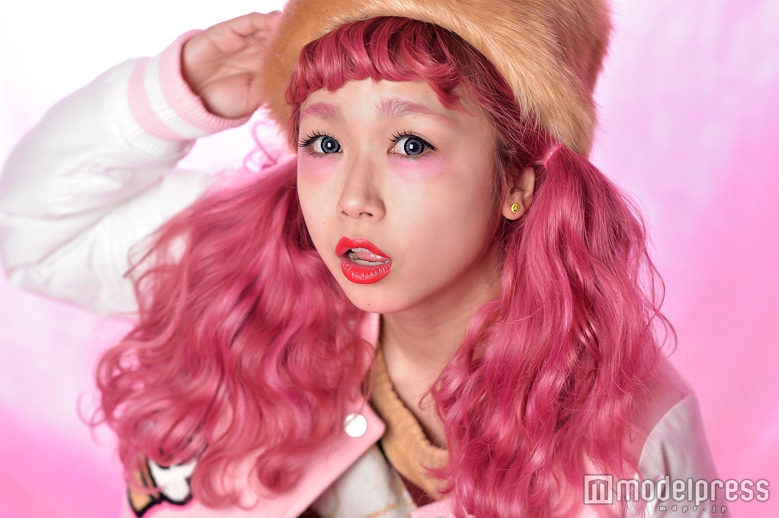 メガネなしも可愛い♪ （C）モデルプレス