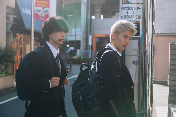 木村慧人、長谷川慎「レッドブルー」第1話(C)「レッドブルー」製作委員会・MBS(C)波切敦/小学館