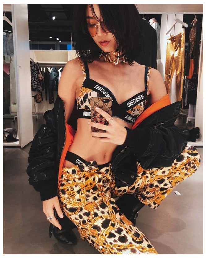 島袋聖南、美ボディ大胆露出なSEXYショットに「カッコ良すぎる」「色気が半端ない」の声