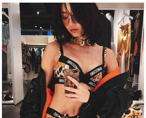 島袋聖南、美ボディ大胆露出なSEXYショットに「カッコ良すぎる」「色気が半端ない」の声