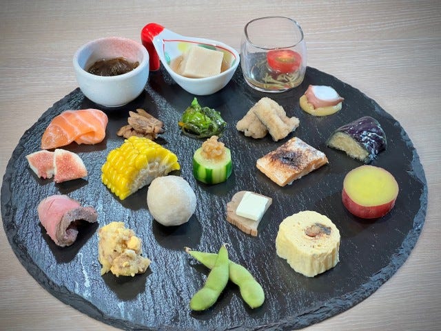 目の前で炊きあがる釜飯と20品の前菜にうっとり♡