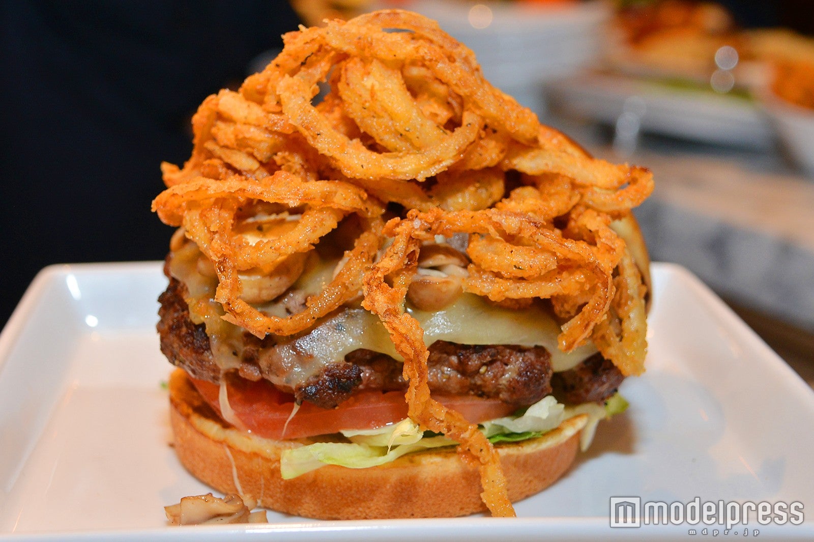 LA発ハンバーガー「ザ・カウンター 六本木」肉の旨味を楽しむ本格バーガー　ヴィーガン向けメニューも