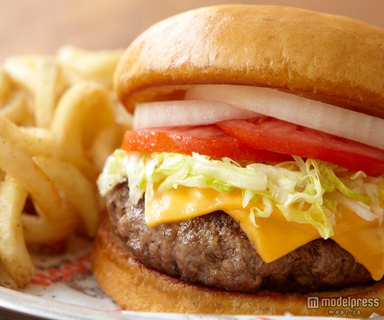 HOOTERS」新宿にオープン セクシーガールがおもてなし - 女子旅プレス