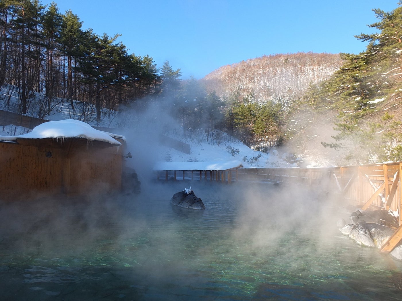 西の河原公園の大露天風呂／（一社）草津温泉観光協会