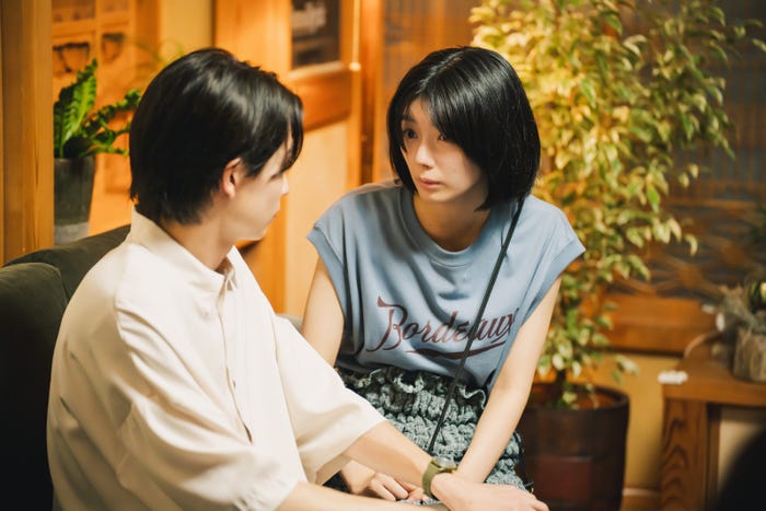 綱啓永、藤吉夏鈴「新米記者トロッ子 私がやらねば誰がやる!」(C)2024「新米記者トロッ子 私がやらねば誰がやる!」製作委員会
