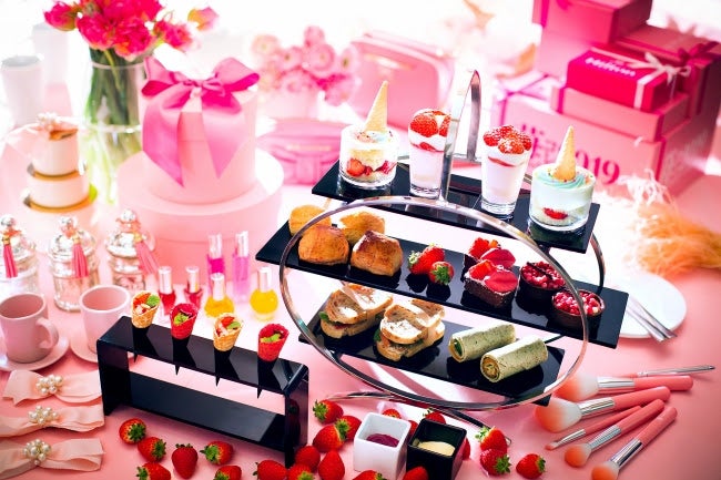 名古屋ヒルトンで開催中の「ストロベリー ・ファッション・アフタヌーンティー」／画像提供：名古屋ヒルトン