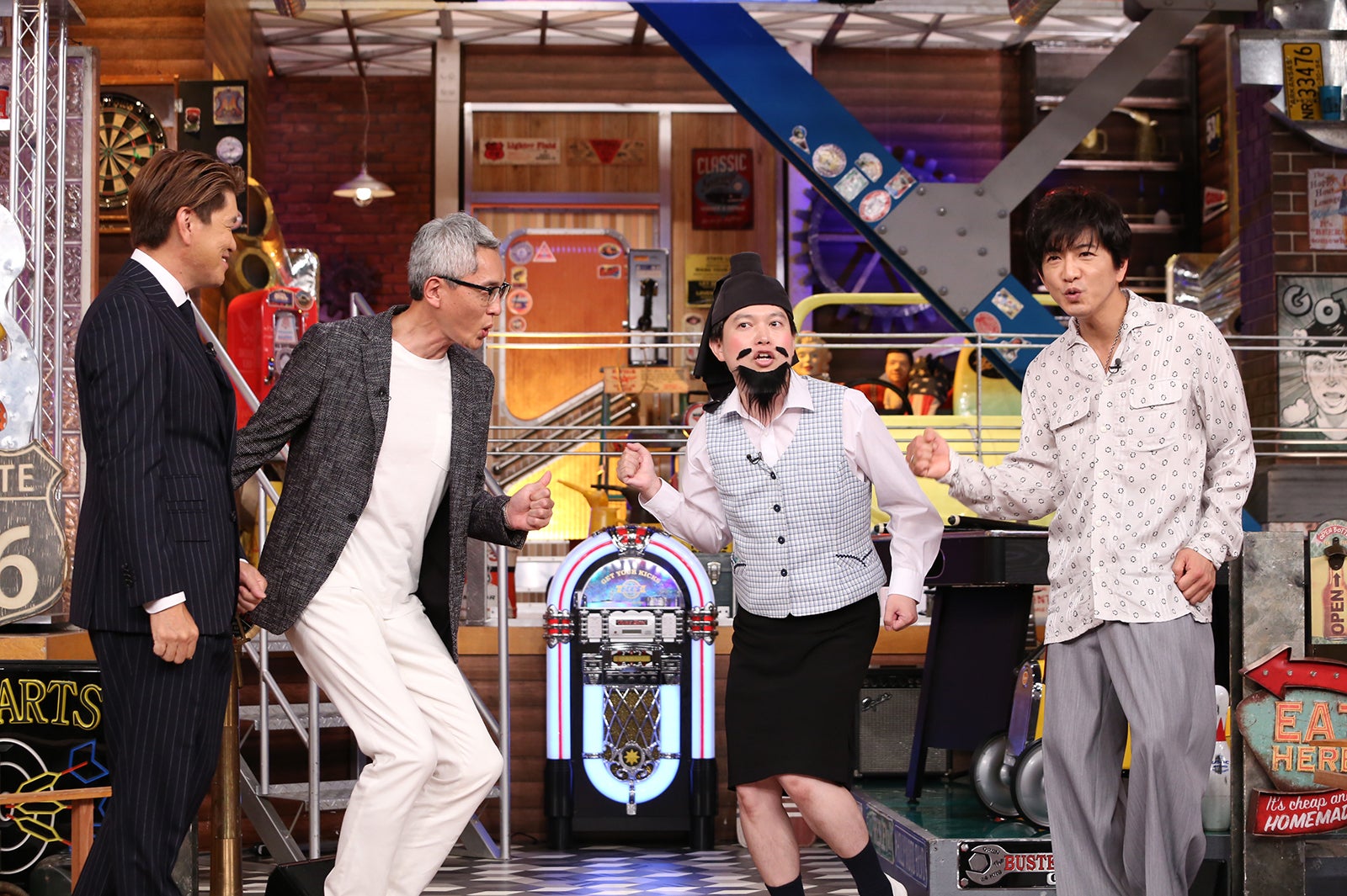 木村拓哉、若手芸人とコラボでネタ披露　最新筋トレマシーン対決で「きつい」連発も