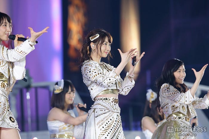 「AKB48 41thシングル選抜総選挙 ~順位予想不可能、大荒れの一夜~」ライブの様子(C)AKS