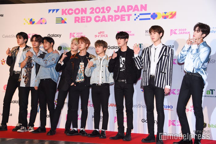 PENTAGON(左から)ウソク、ユウト、ホンソク、キノ、フイ、ジンホ、ヨウォン、シンウォン、イェンアン(C)モデルプレス