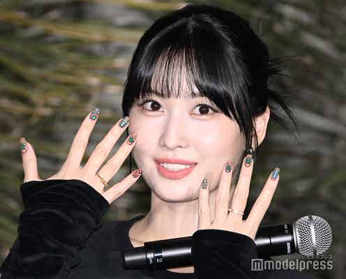 TWICEモモのシックな黒ワンピ姿 こだわりの“サボテンスタイリング”紹介