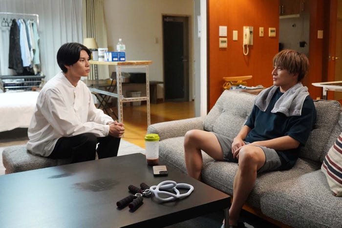 萩原利久、白濱亜嵐「真夏のシンデレラ」第9話より(C)フジテレビ