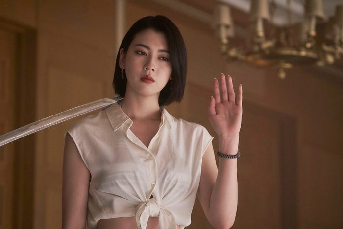 三吉彩花(C)麻生羽呂・小学館/ROBOT