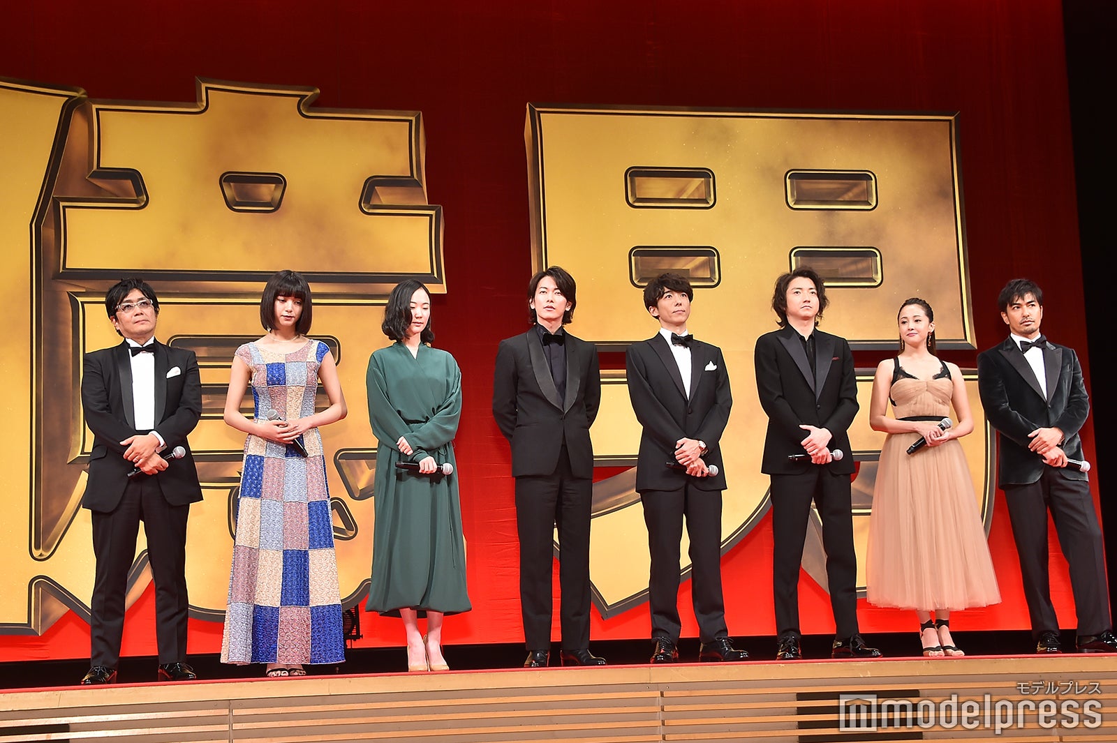 （左から）大友啓史監督、池田エライザ、黒木華、佐藤健、高橋一生、藤原竜也、沢尻エリカ、北村一輝 （C）モデルプレス