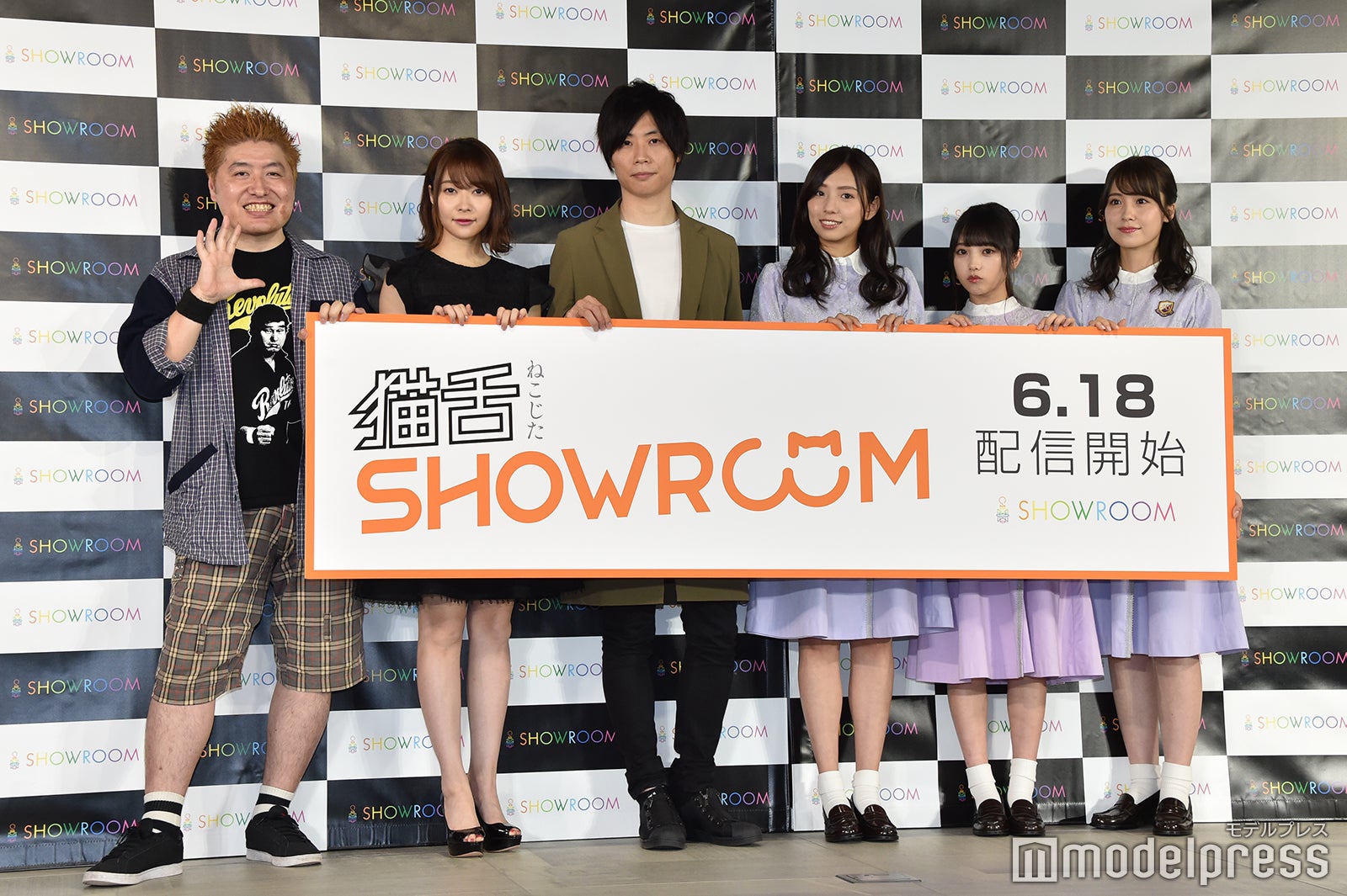 （左から）吉田豪氏、指原莉乃、前田祐二氏、新内眞衣、与田祐希、衛藤美彩（C）モデルプレス